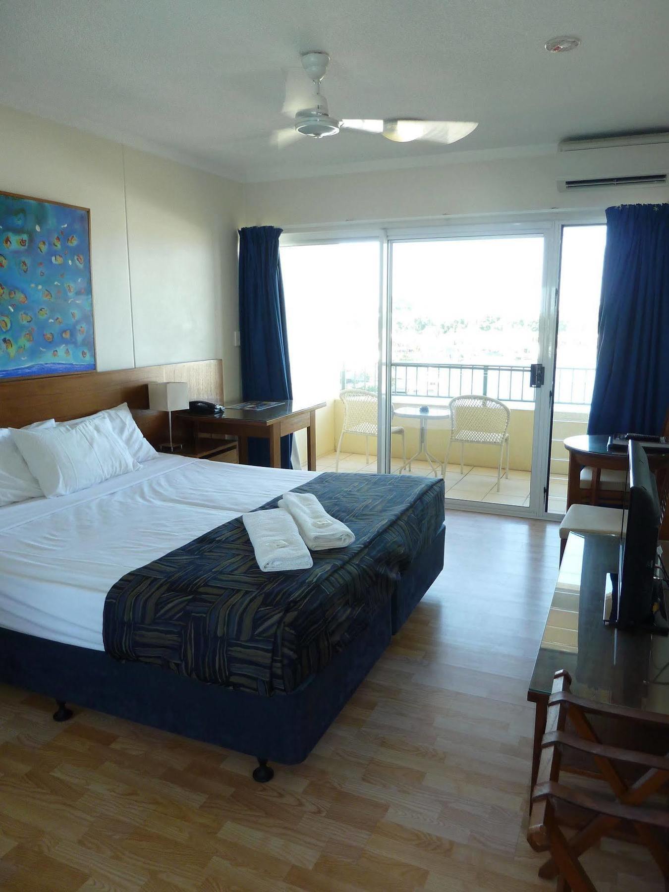 Aparthotel Cullen Bay 3*